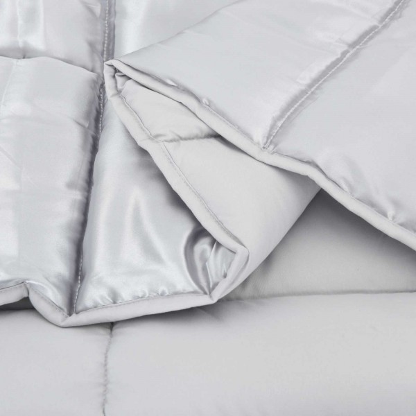 Зимна олекотена завивка Silky Comfort с полиестерен пълнеж, 300 г/м², сребриста