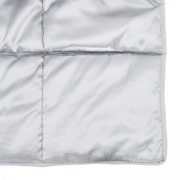Зимна олекотена завивка Silky Warm с полиестерен пълнеж, 450 г/м², сребриста