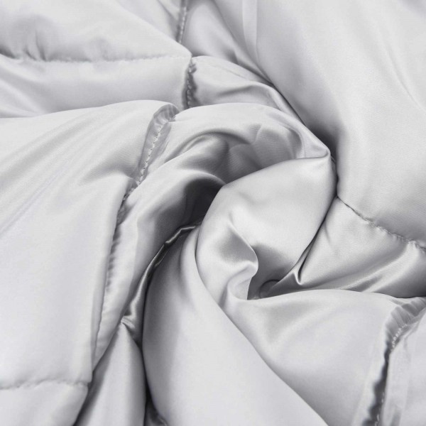 Зимна олекотена завивка Silky Warm с полиестерен пълнеж, 450 г/м², сребриста
