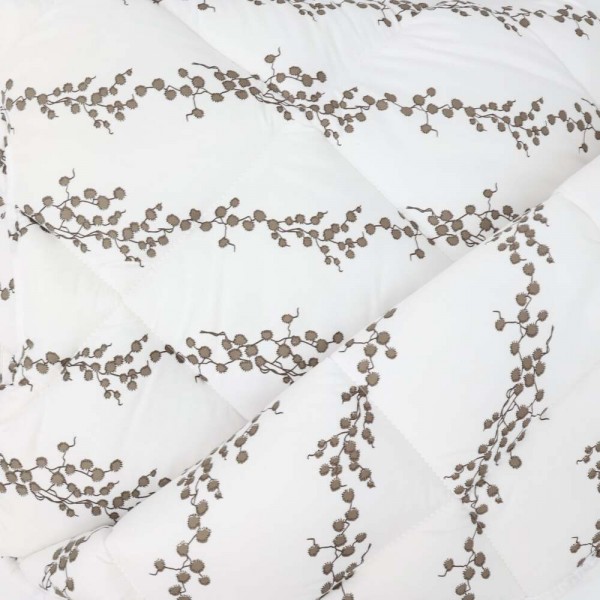 Зимна олекотена завивка за единично легло 150/210 см Хюга клонки