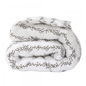 Зимна олекотена завивка за единично легло 150/210 см Хюга клонки